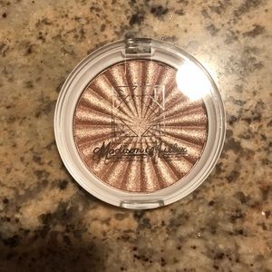 Ofra Madison Miller seas shimmer highlighter